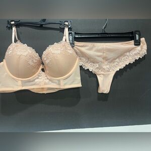 2-Pc Marilyn Monroe Embroidered Lace Bra & Thong Set NUDE color Size 34C/M NWOT